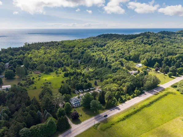 1912 S Scenic Hwy, Frankfort, MI 49635