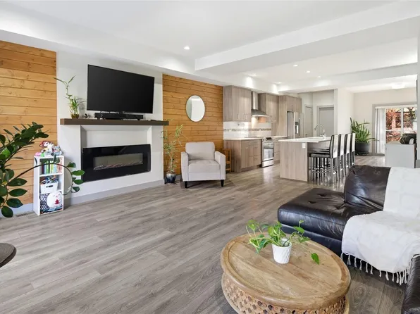 687 Strandlund Ave #103, Langford, BC V9B 3G2