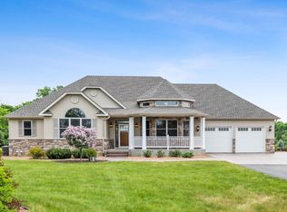 1073 Daniel Dr, Hudson, WI 54016