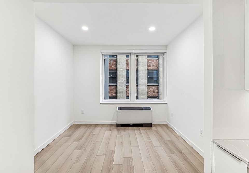 1st image of 20 Broad St #2404