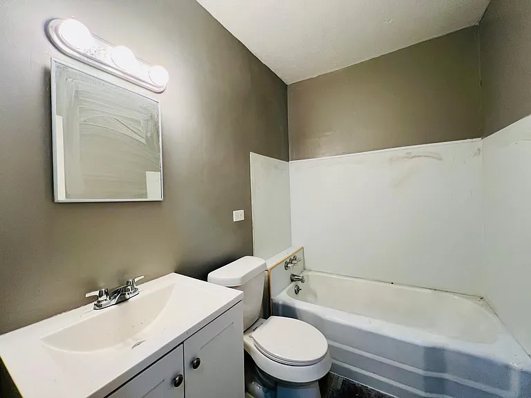 3542 W 119th St #2 — Photo 14