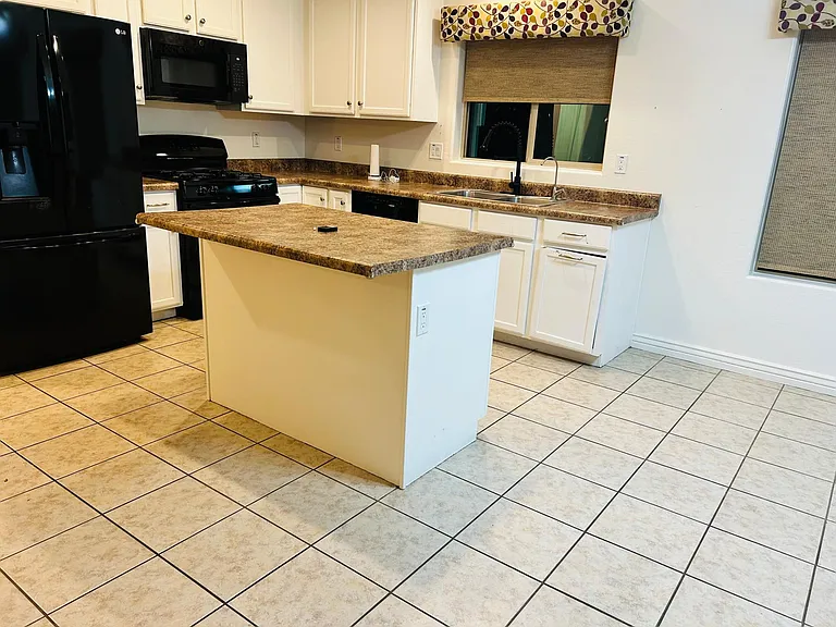 17328 N 21st Pl — Photo 5