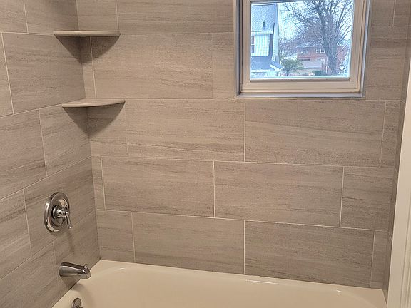 Updated tile full bath & shower