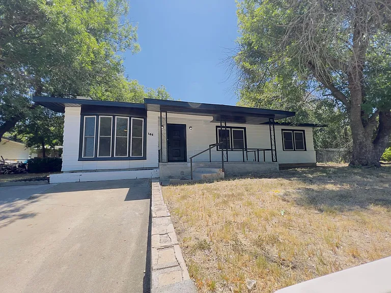 105 Nauert St — Photo 1