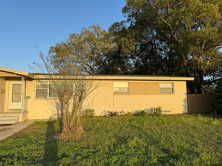 2525 Dean Rd — Photo 1