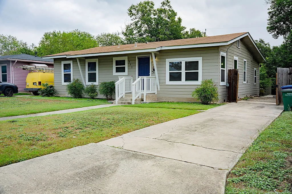 3 bed, 1400 sqft, $1,675 — Photo 1