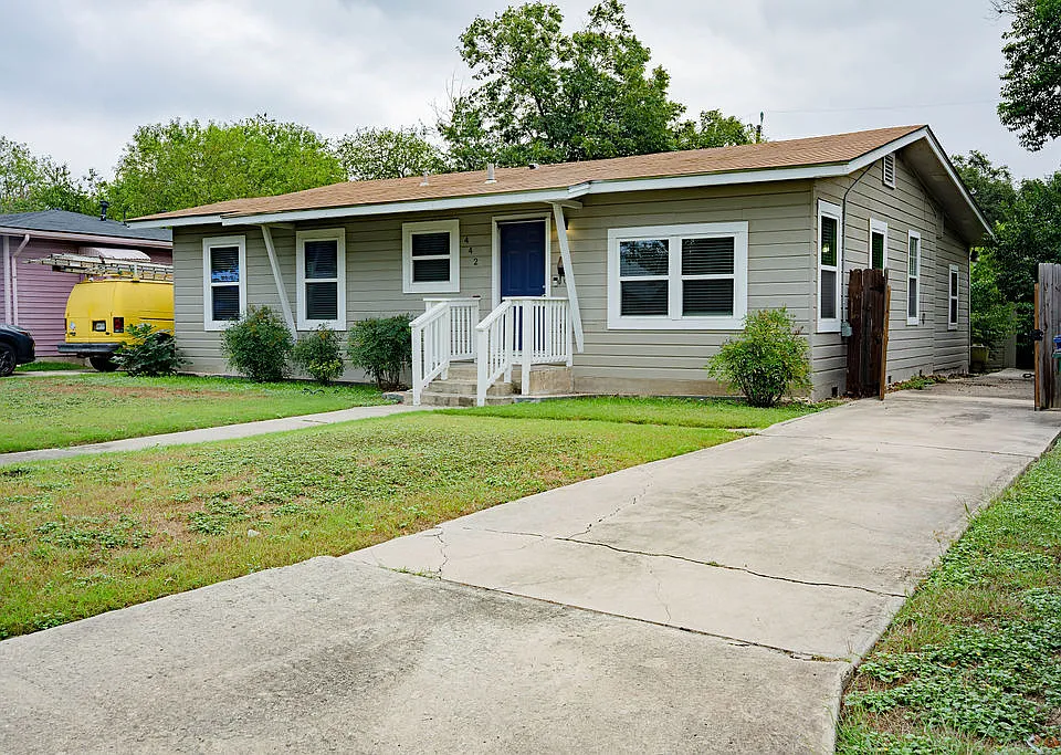 442 W Mariposa Dr