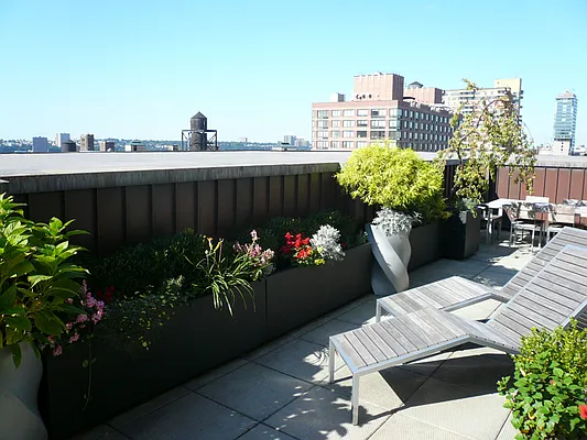 Sold by Sotheby's International Realty | media 23