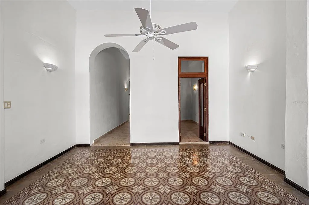3 bed, 2.0 bath, 2300 sqft, $3,200 — Photo 4
