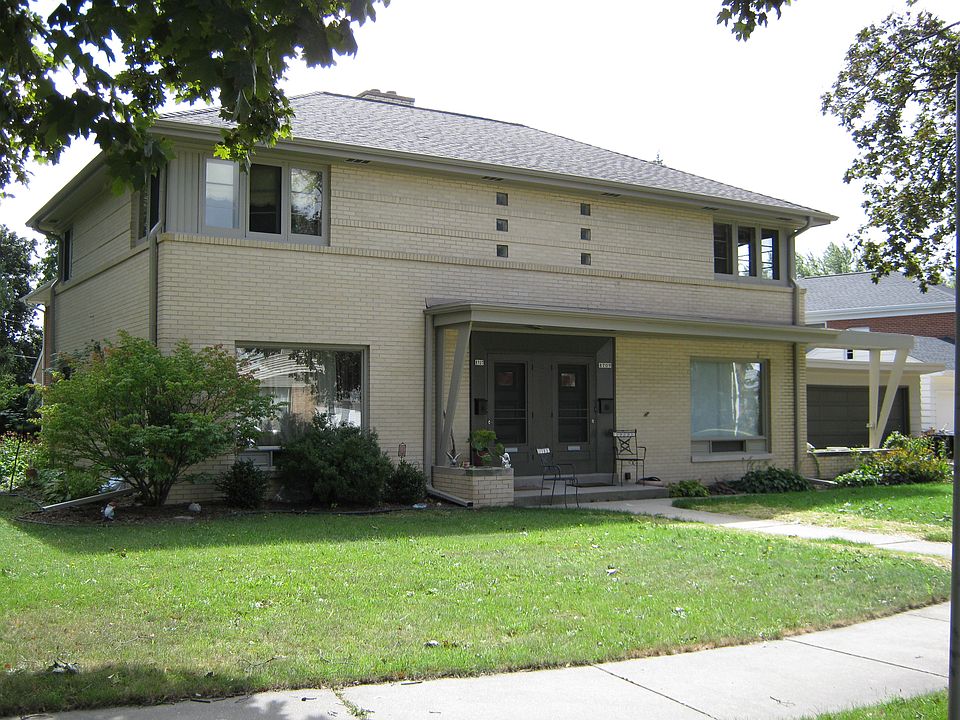 Side-by-side Townhouse Duplex: 
 Exterior and garage