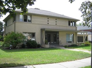 8709 Parkview Ct, Milwaukee, WI 53226