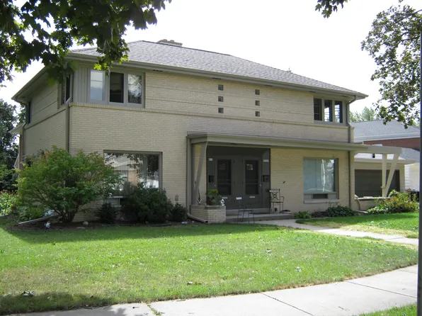 8709 Parkview Ct, Milwaukee, WI 53226