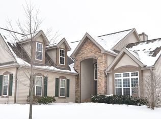 1392 Clearwater Dr, Oconomowoc, WI 53066