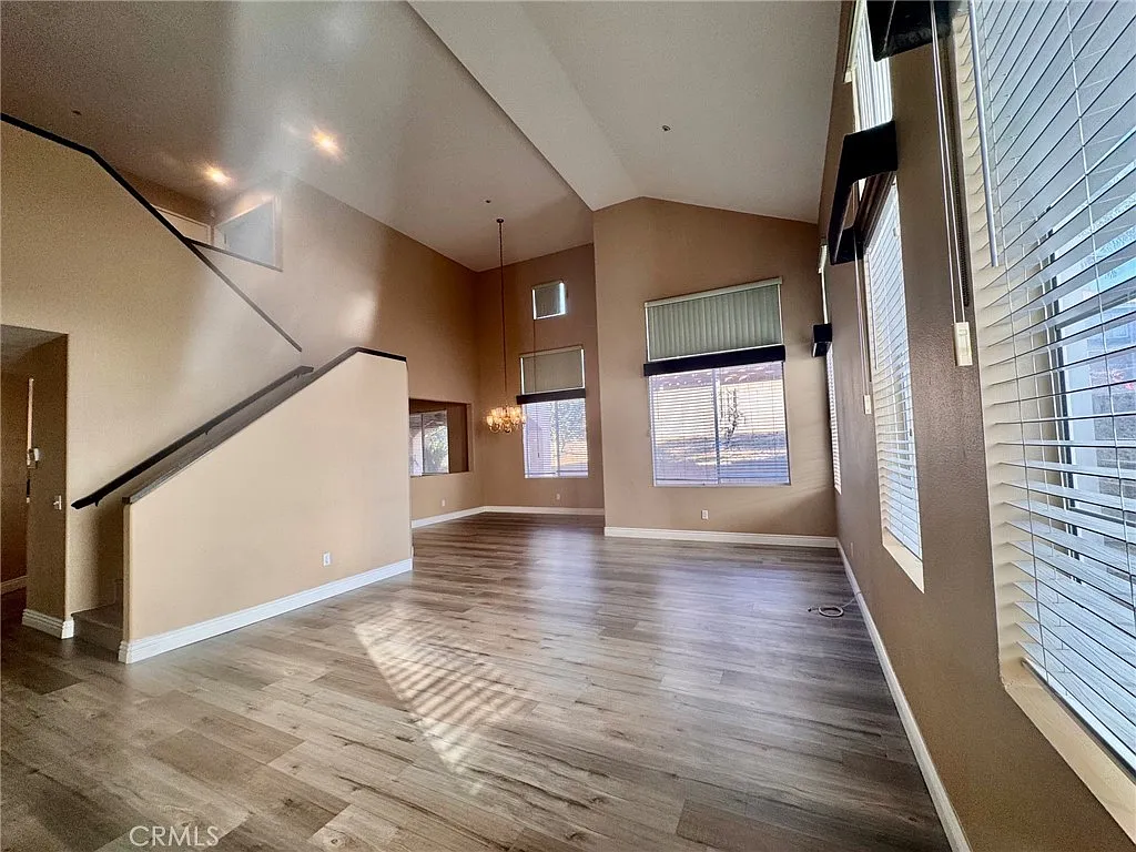 4 bed, 2.5 bath, 2328 sqft, $3,680 — Photo 2