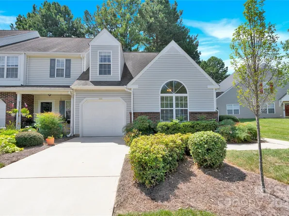 8811 Roseton Ln, Charlotte, NC 28277
