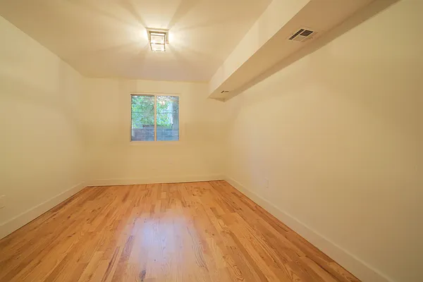 Rented by Prime Square Realty | media 8