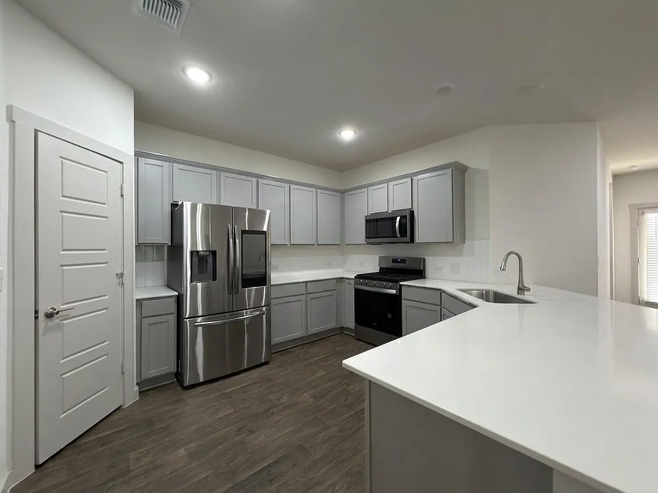 3001 Egan Dr