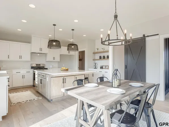 20903 Hartman Ave, Elkhorn, NE 68022