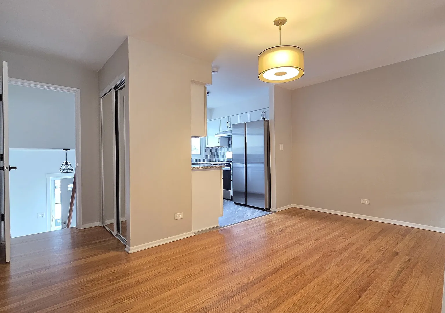 3 bed, 1026 sqft, $2,600 — Photo 2