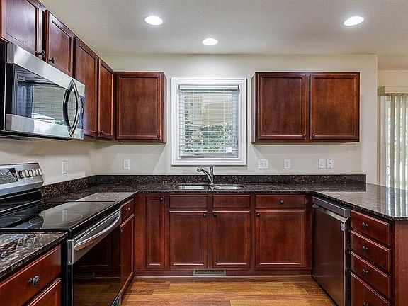 3rd image of 8697 Stoneberry Dr