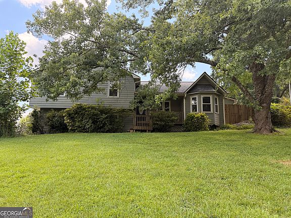 2nd image of 701 Victoria Ct