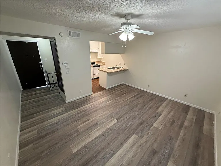 2408 Longview St #104 — Photo 1