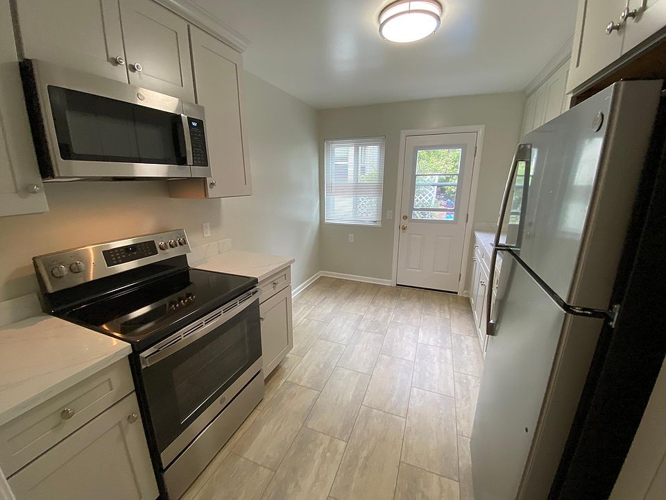 All brand new kitchen appliances installed in JUN 2022. Rear door access to the side walkway leading to the laundry room at the side of the Apartment unit.