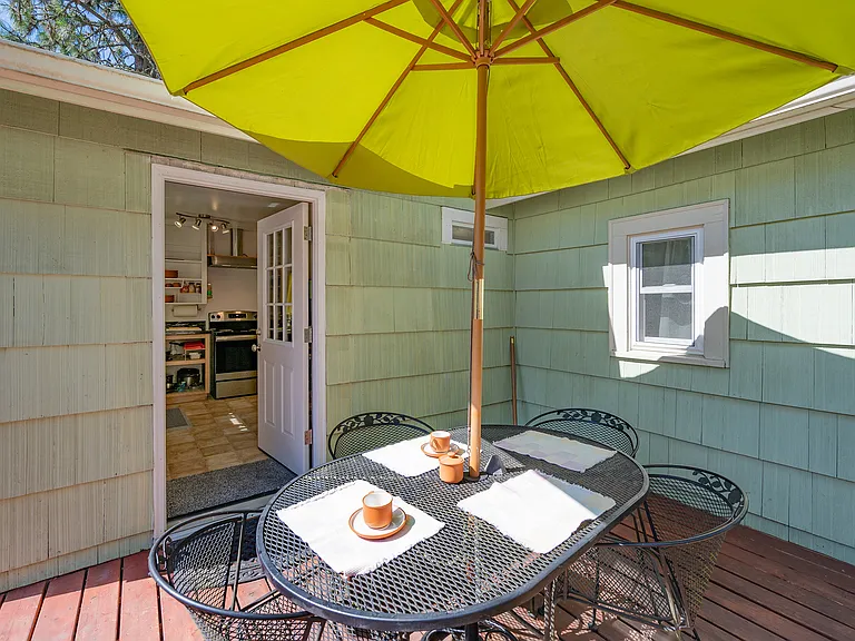 2431 Potter St — Photo 24