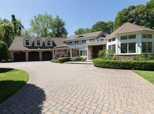 10 Flax Pond Woods Rd, Setauket, NY 11733