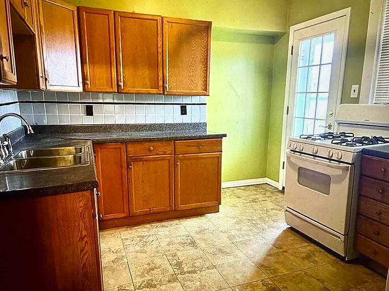 311 Birmingham Ave — Photo 5