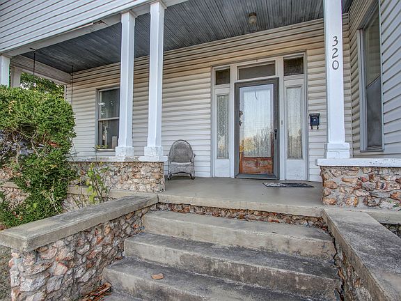 4th image of 320 W Oak Ave