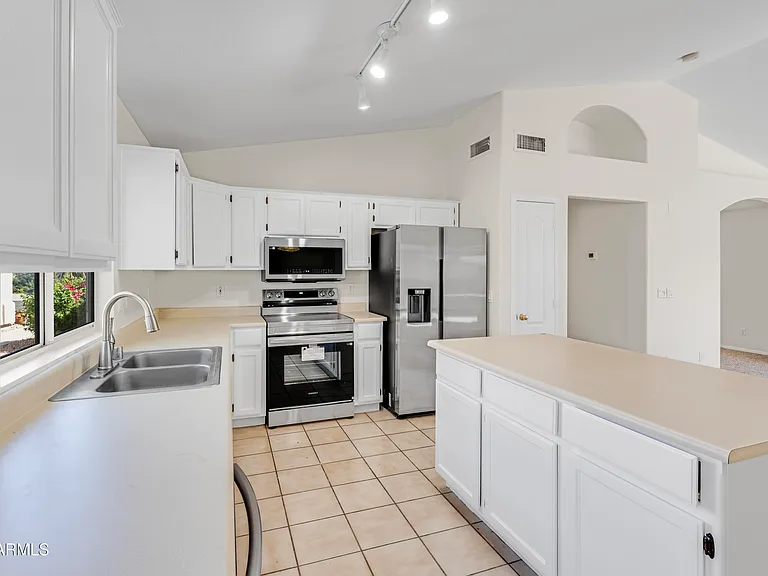 3321 W Gary Dr — Photo 11