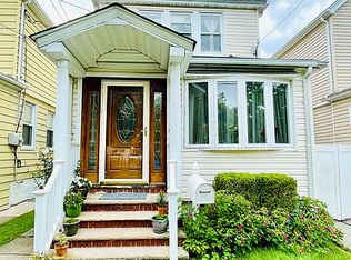 8963 219th St, Jamaica, NY 11427