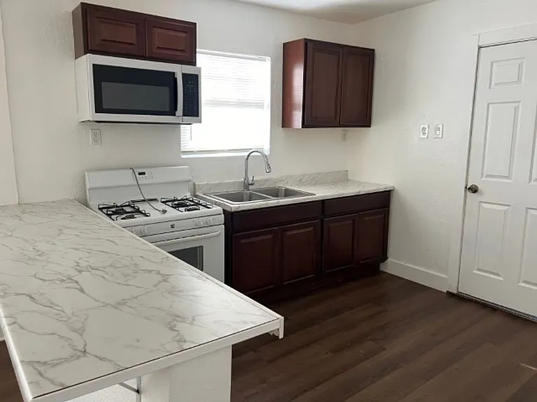 3631 W Salinas St — Photo 3