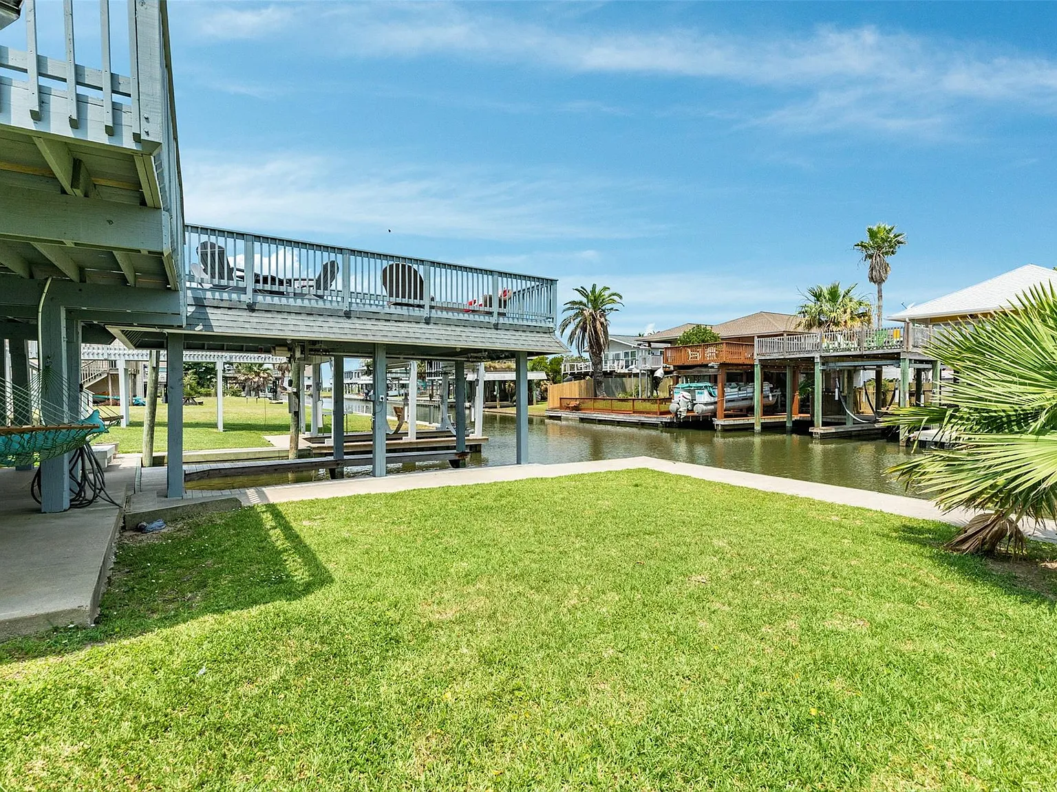 3 bed, 1.0 bath, 1120 sqft, $3,800 — Photo 2