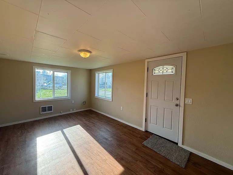 2306 J St — Photo 4