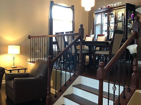 3rd image of 10717 Linder Ave