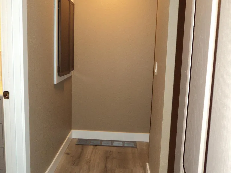 865 NE Scott Ct — Photo 9