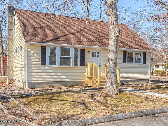 2nd image of 539 Windsor St