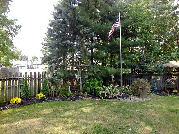 5th image of 839 McDonell Dr