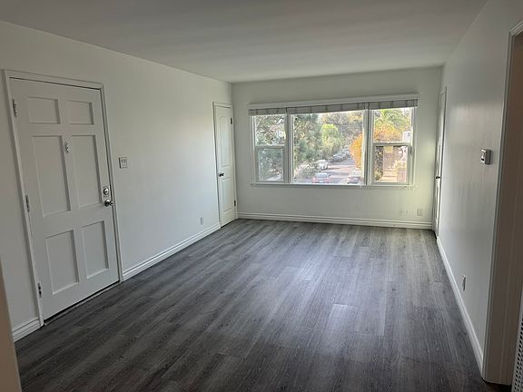 4th image of 436 Venice Way #438-2