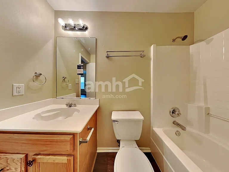 809 Dixon Ln — Photo 16