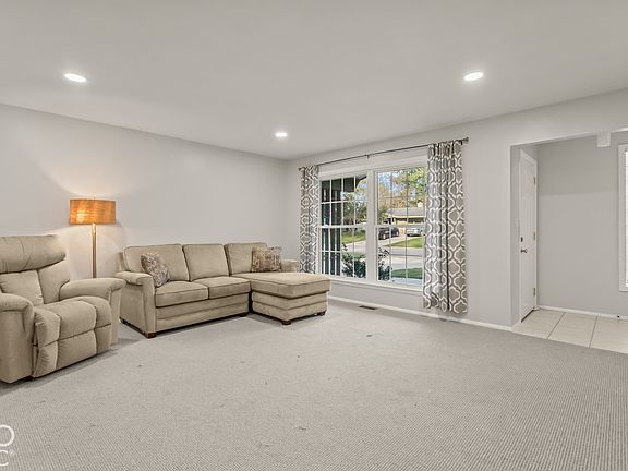 5th image of 124 Sherman Dr
