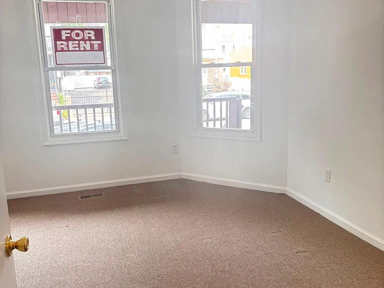 158 N 18th St #2 — Photo 7