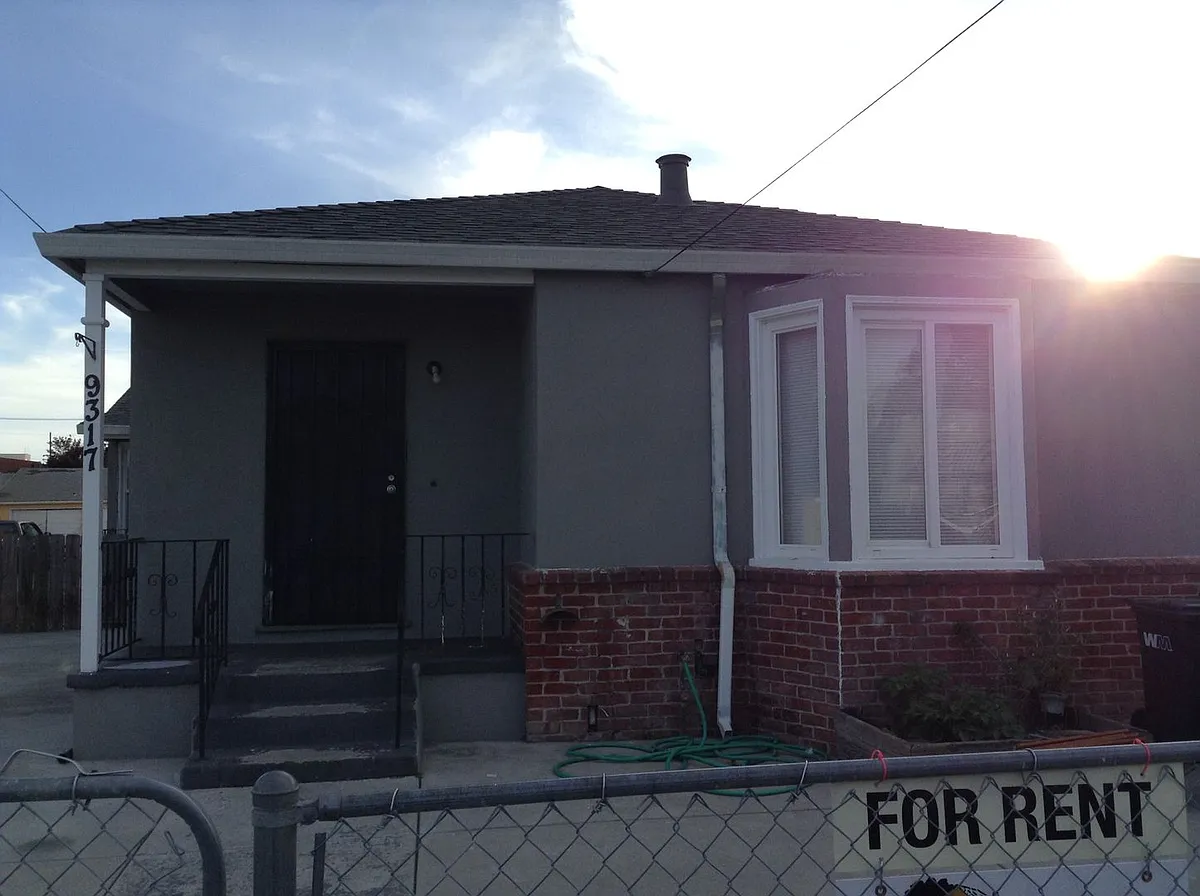 Building Photo - 9317 Walnut St