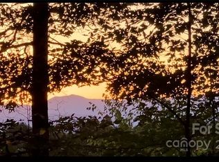 16 Courseview Dr, Weaverville, NC 28787