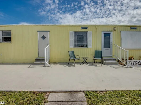 121 Lantern Pl, North Fort Myers, FL 33917
