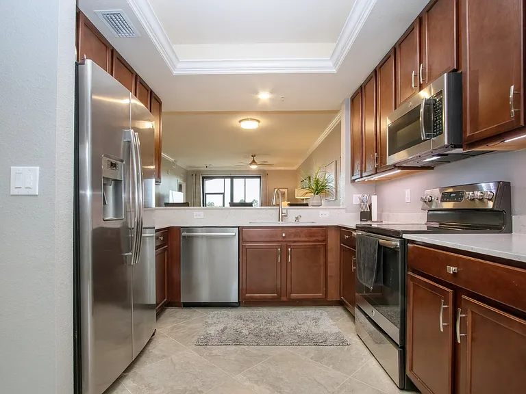 5548 Palmer Cir #102 — Photo 37