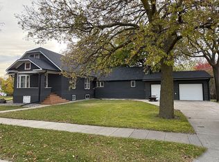 101 S 4th St, Parkston, SD 57366