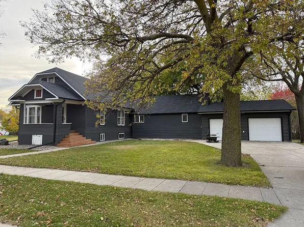 101 S 4th St, Parkston, SD 57366